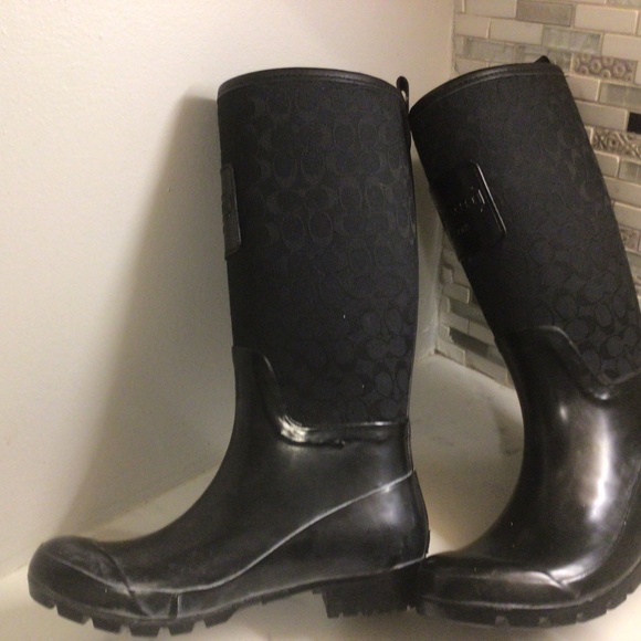 Coach size 6B Pearl Monogram Signature Shiny Rubber Rain/Snow Boots - Picture 2 of 8